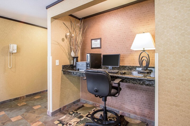 Business Center 32 of 32
