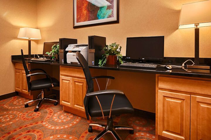 Business Center 19 of 19