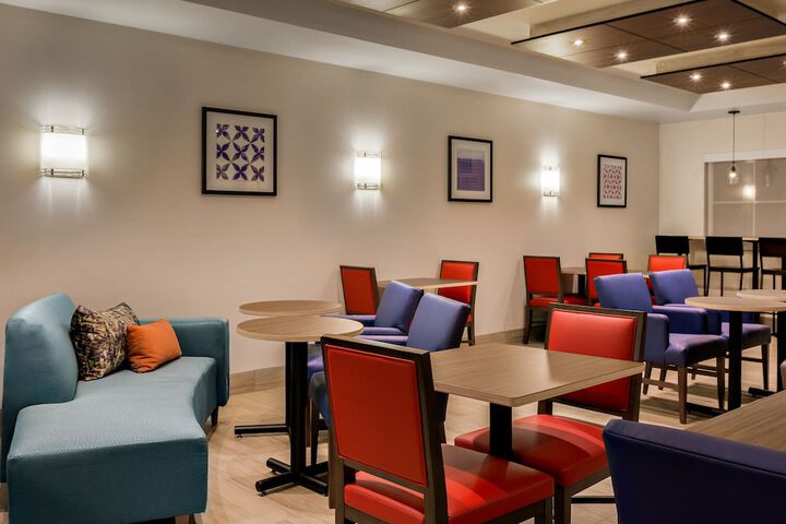 Holiday Inn Express & Suites Oroville Lake by IHG
