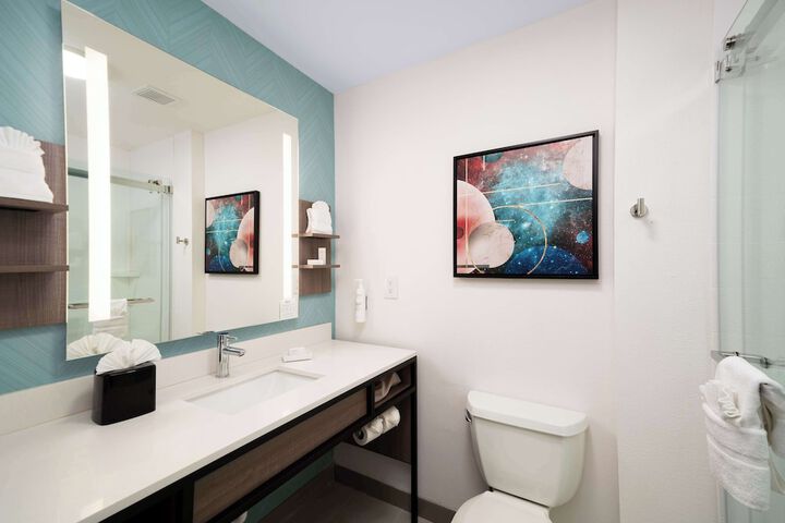 Room 17 of 27