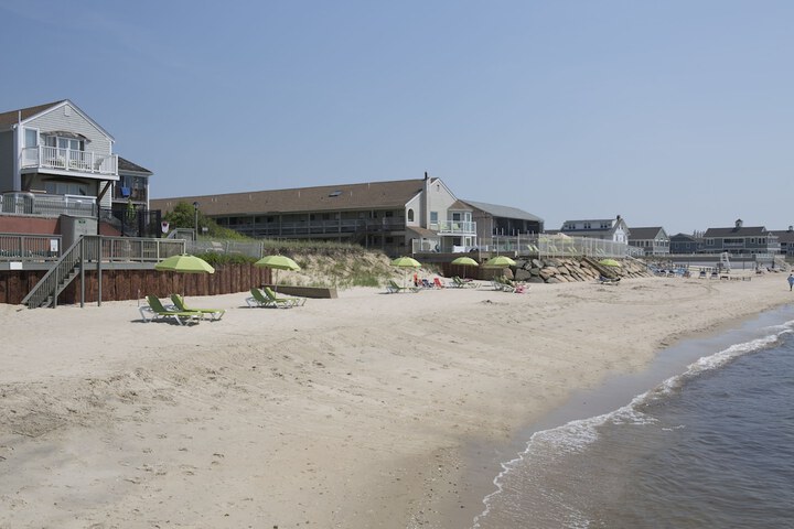 The Corsair & Cross Rip Oceanfront Resort