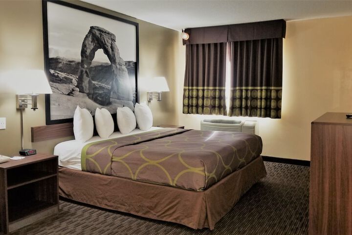 Room 30 of 37