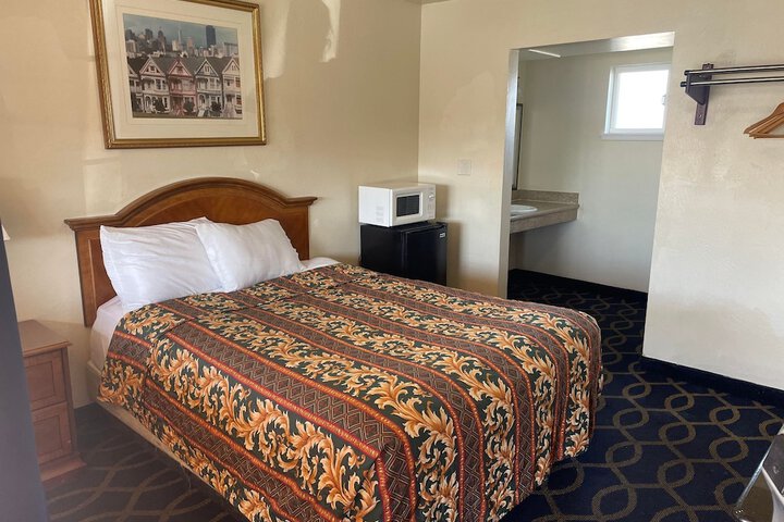 Room 13 of 34