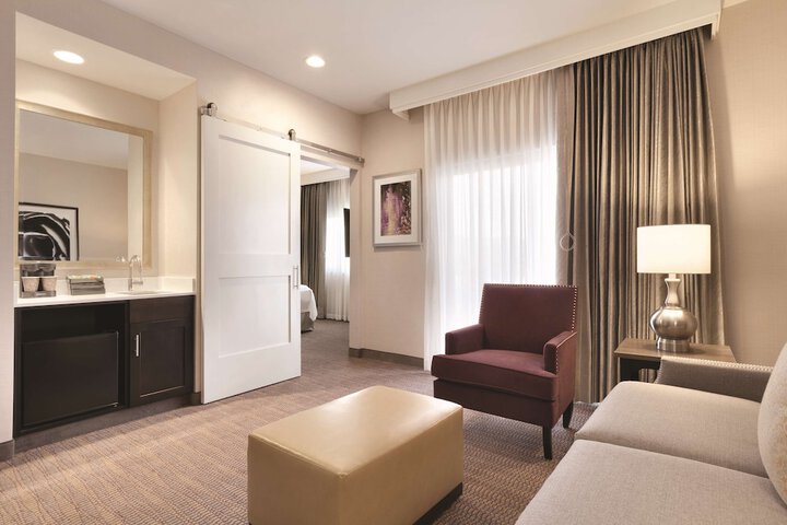 Room 10 of 38