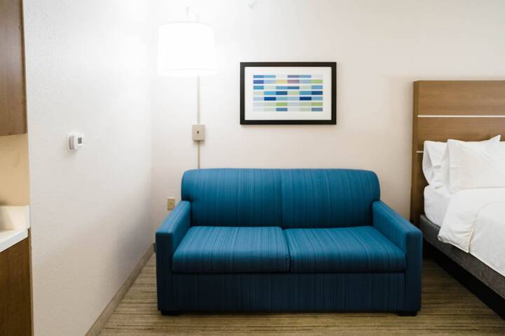 Room 46 of 76