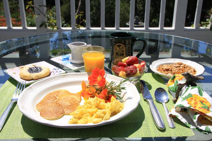 Breakfast/Coffee Service 66 of 113