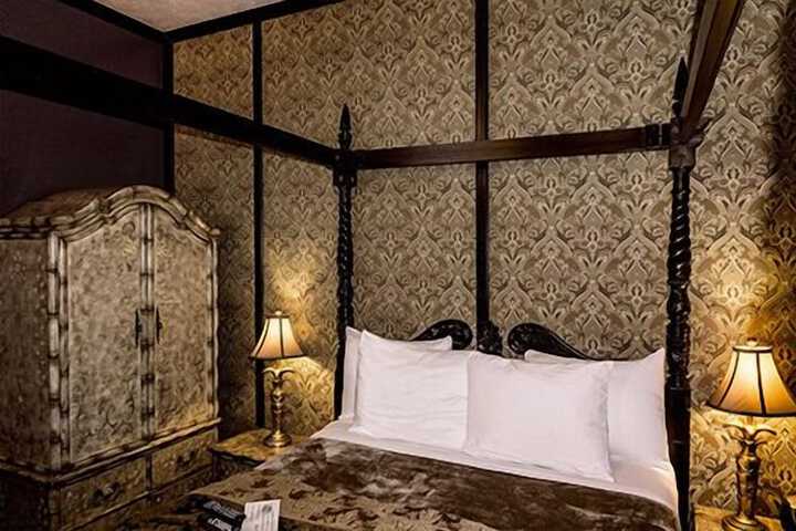 Room 21 of 39