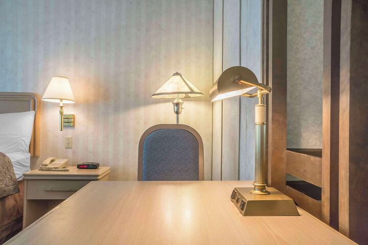Room 27 of 28