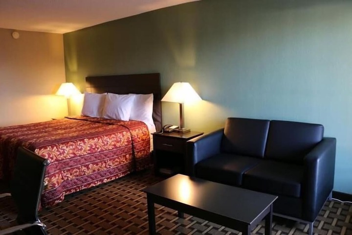 Room 4 of 6