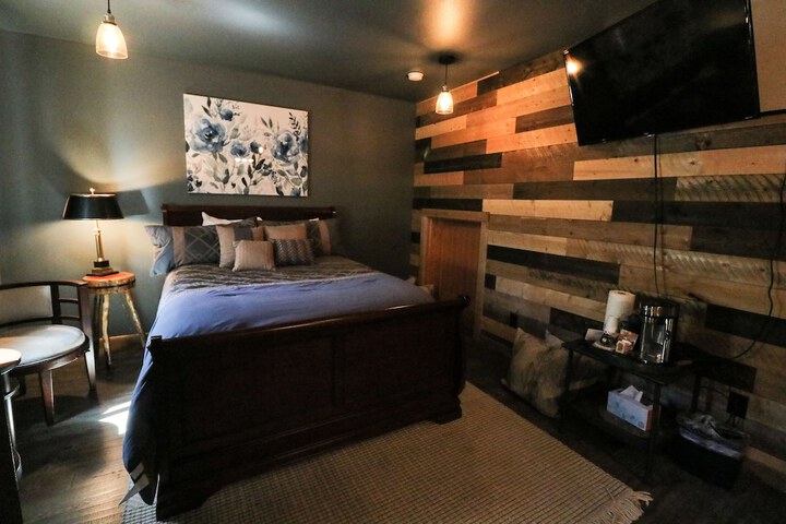 Room 8 of 16