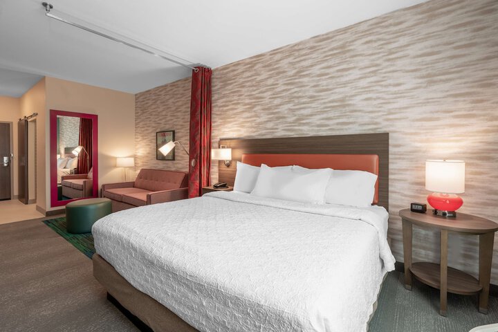 Room 21 of 38