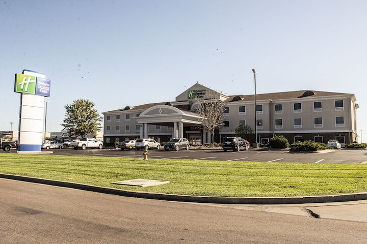 Holiday Inn Express & Suites Sedalia by IHG
