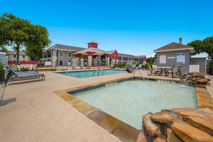 Pool 4 of 28