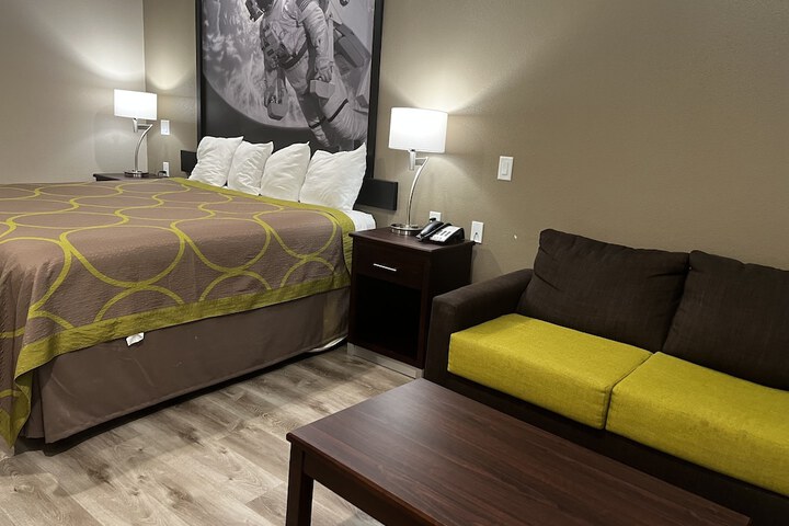 Room 8 of 38