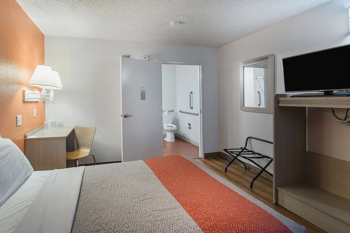 Room 17 of 31
