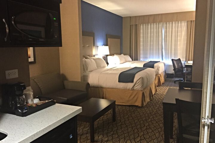 Holiday Inn Express & Suites Thunder Bay by IHG