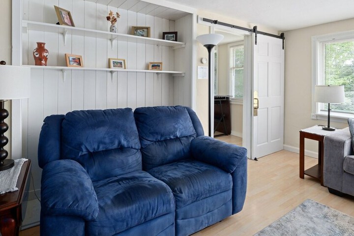 Cozy Colchester Cabin near Lake by RedAwning