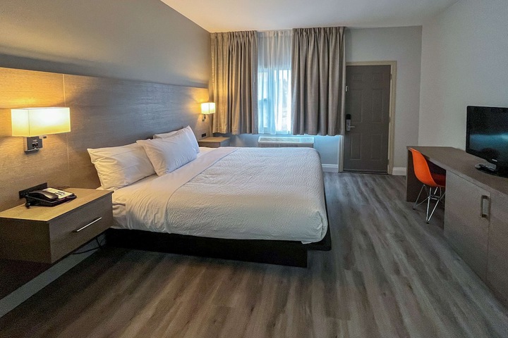 Room 11 of 24