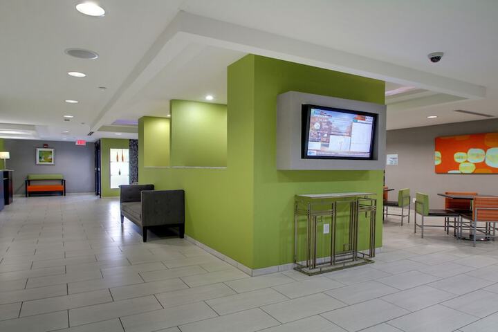 Holiday Inn Express & Suites Jackson Downtown - Coliseum by IHG