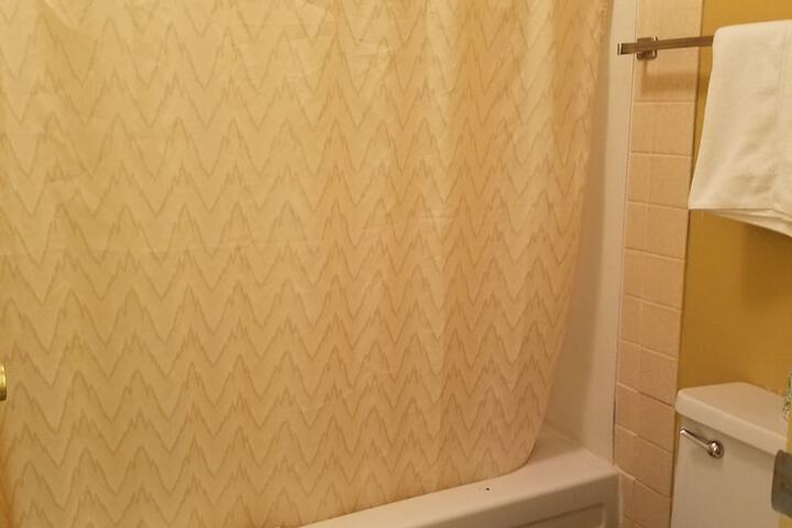 Room 12 of 25