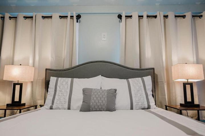 Sr Pilot Earhart Hangar Suite 2 br K & Q, 1 Ba