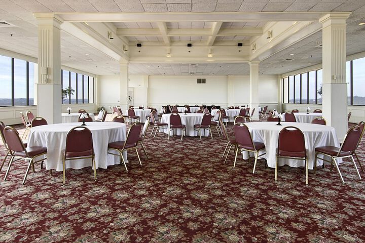 Ballroom/Hall 37 of 45