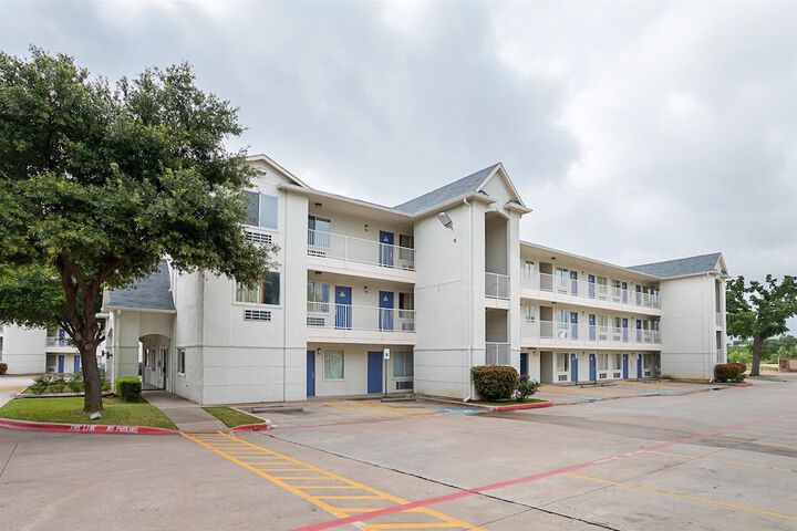 Motel 6 Grand Prairie TX - Near Six Flags Drive