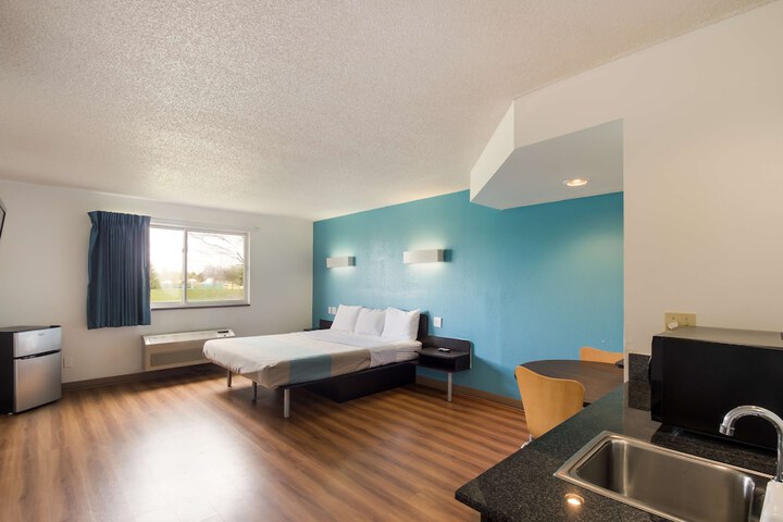 Motel 6 Rothschild WI
