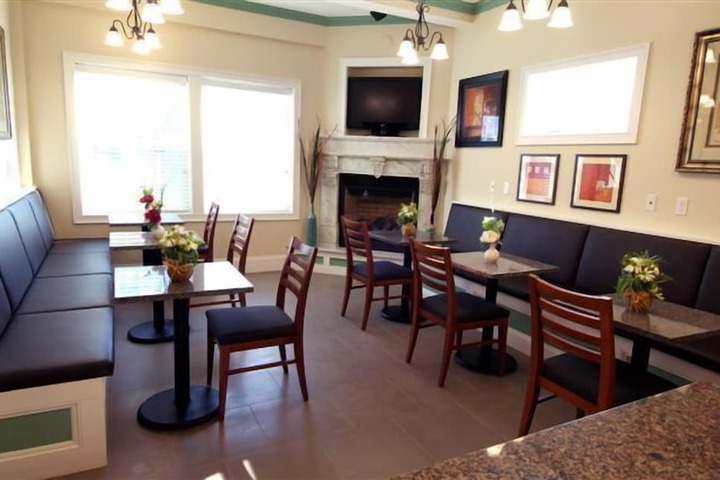Crescent Suites Hotel