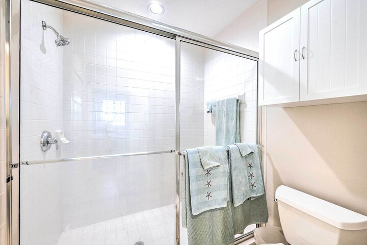 Naples Escape in Regatta w / Resort Amenities!