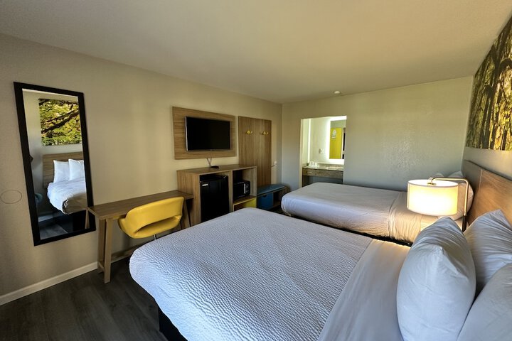 Room 9 of 25