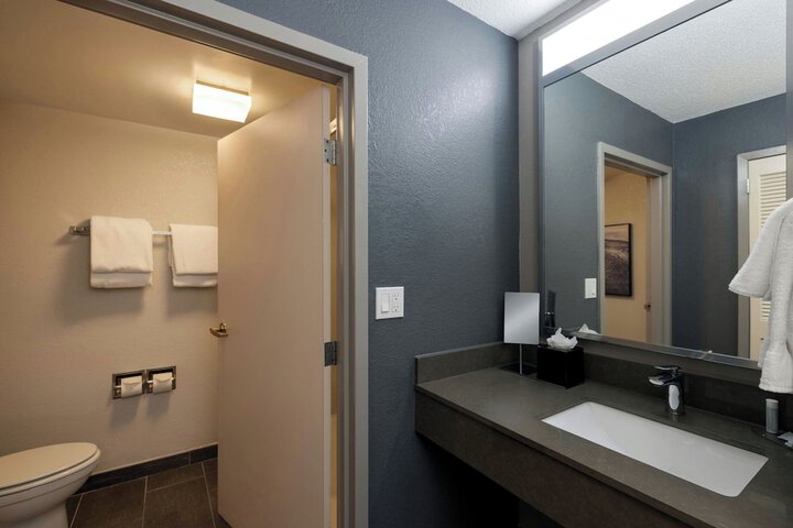 Courtyard by Marriott North Charleston Airport / Coliseum