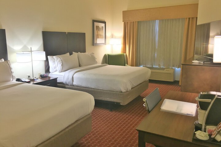 Room 4 of 25
