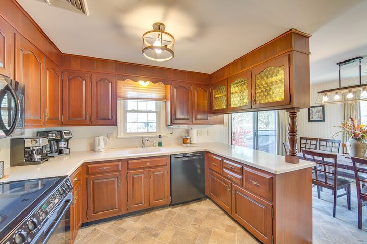 Charming Leola Home: 10 Mi to Downtown Lancaster!