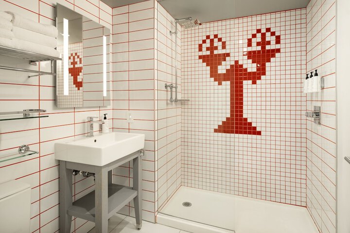 Room 46 of 75