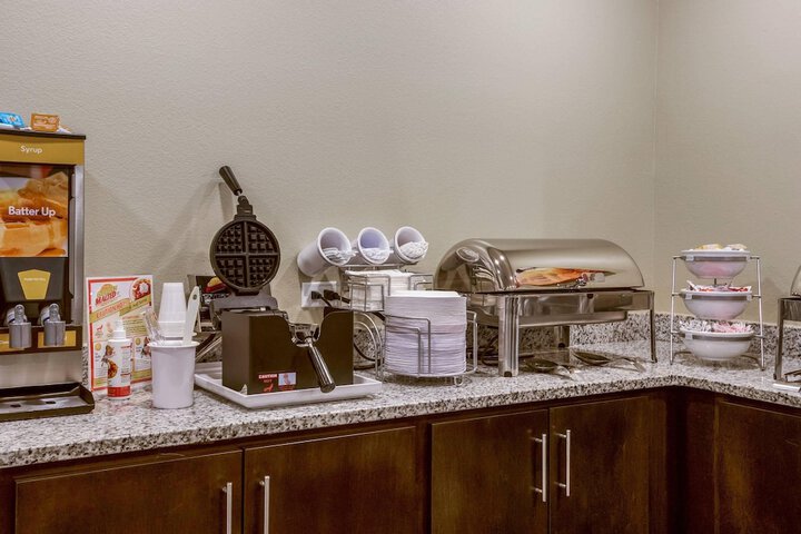 Comfort Suites Wooster near University Campus