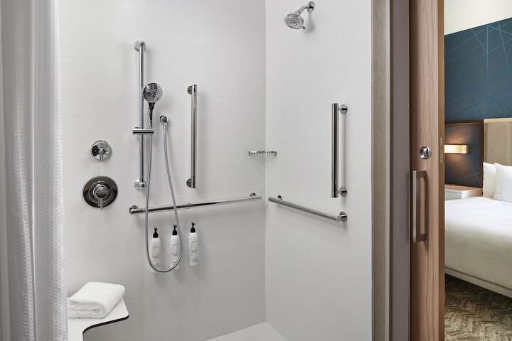 Room 11 of 27