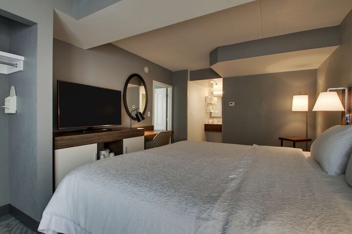 Hampton Inn & Suites Chicago / Aurora