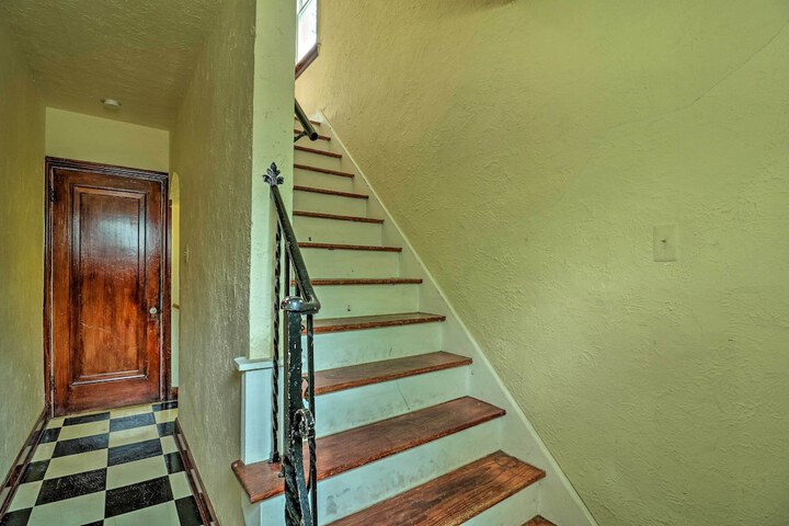 Cozy Duplex: Half Mi to Magic Bag & Woodward Ave!