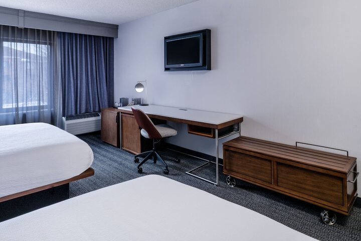 Room 27 of 47
