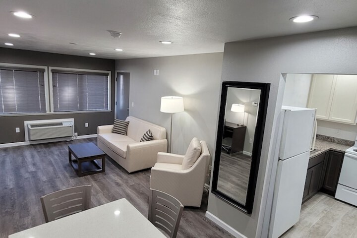 Room 32 of 35