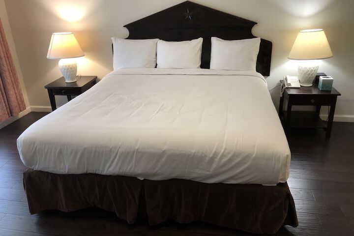 Room 32 of 66