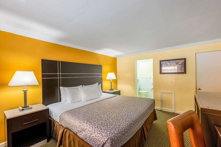 Room 8 of 27