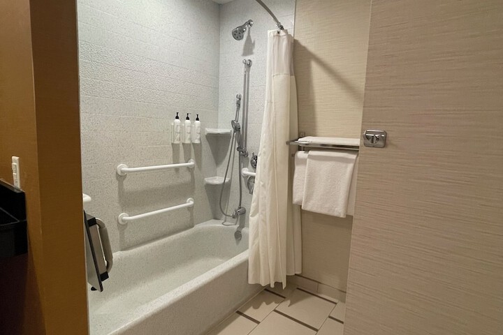 Room 17 of 37