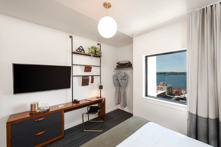 Room 13 of 22