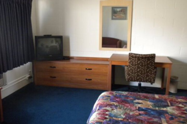 BUDGET MOTEL