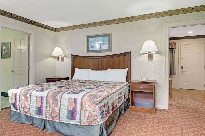 Room 11 of 21