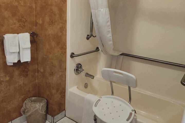 Quality Inn & Suites Somerset Downtown