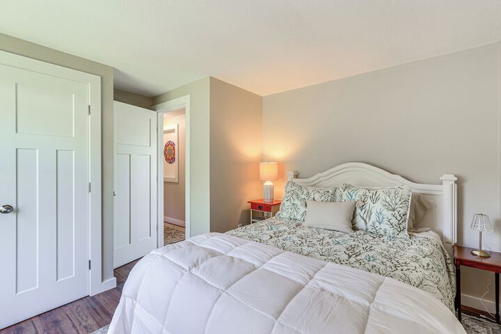 Old Saybrook Home w / Screened Porch & Ocean View!