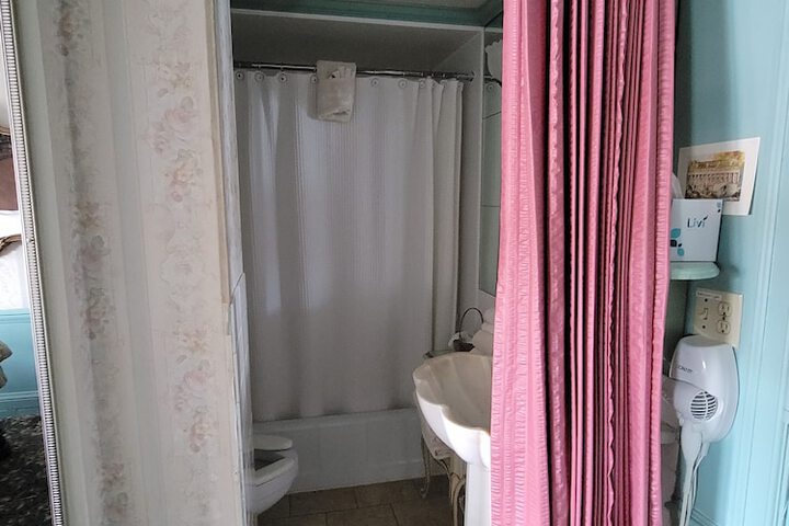 Room 139 of 208